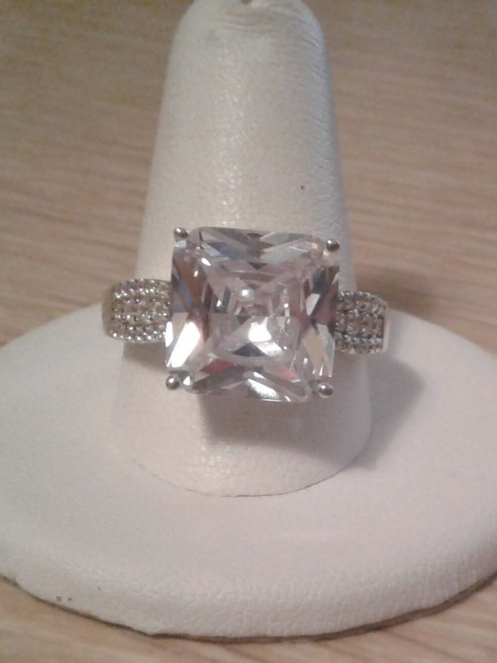 BJH239 Bella Luce CZ Center Design/Engagement Ring 9.65ctw. Size 10 NWOT